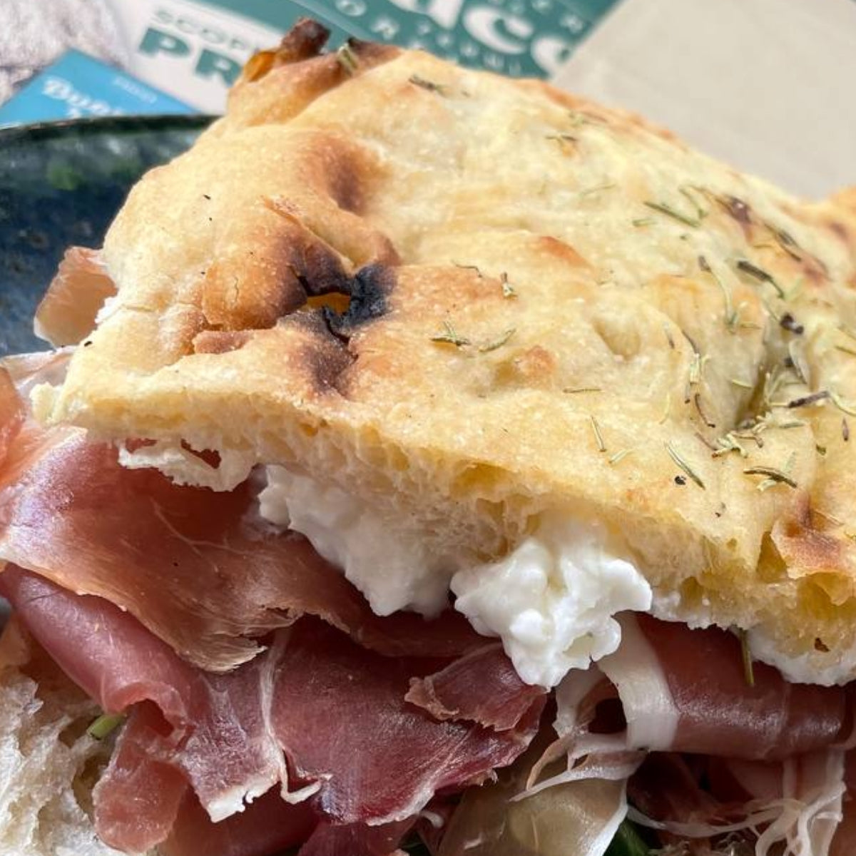La focaccia stracchino e prosciutto