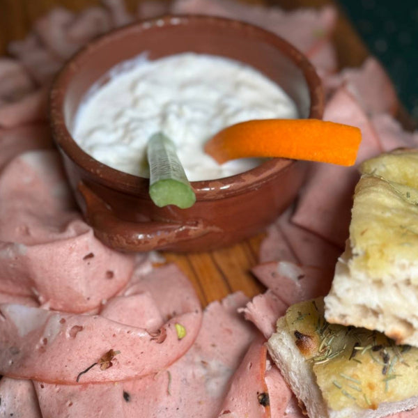 La focaccia stracciata e mortadella