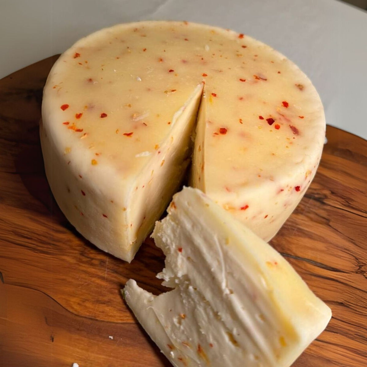 Caciotta vaccina Pucci al peperoncino